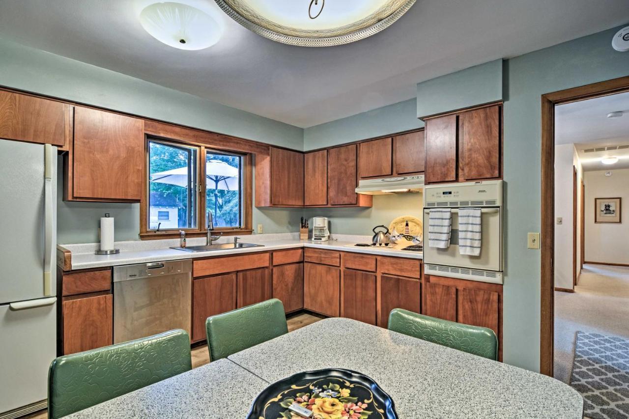 Lake Huron House With Grill And Beach Access! East Tawas Exteriér fotografie