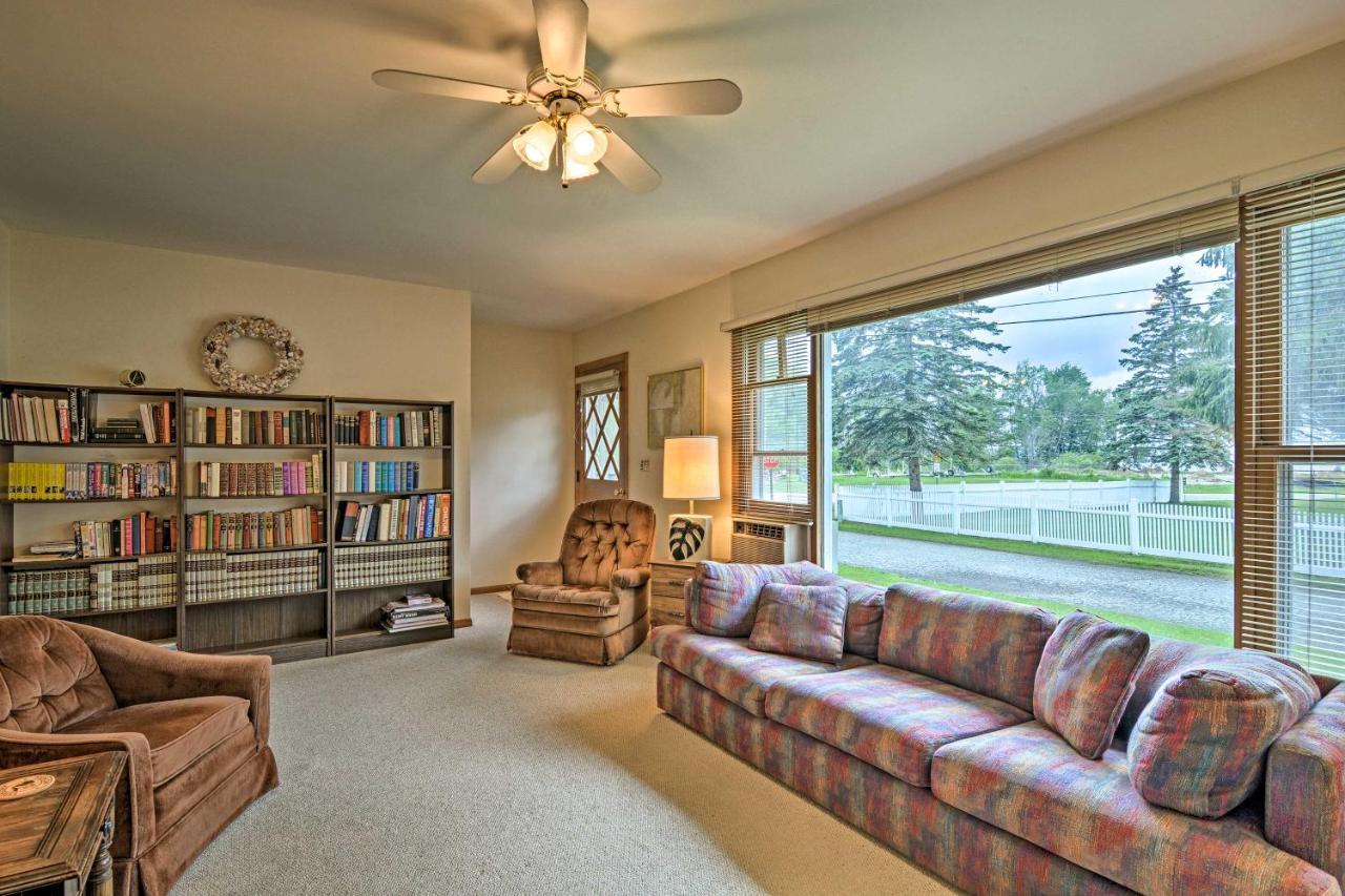 Lake Huron House With Grill And Beach Access! East Tawas Exteriér fotografie