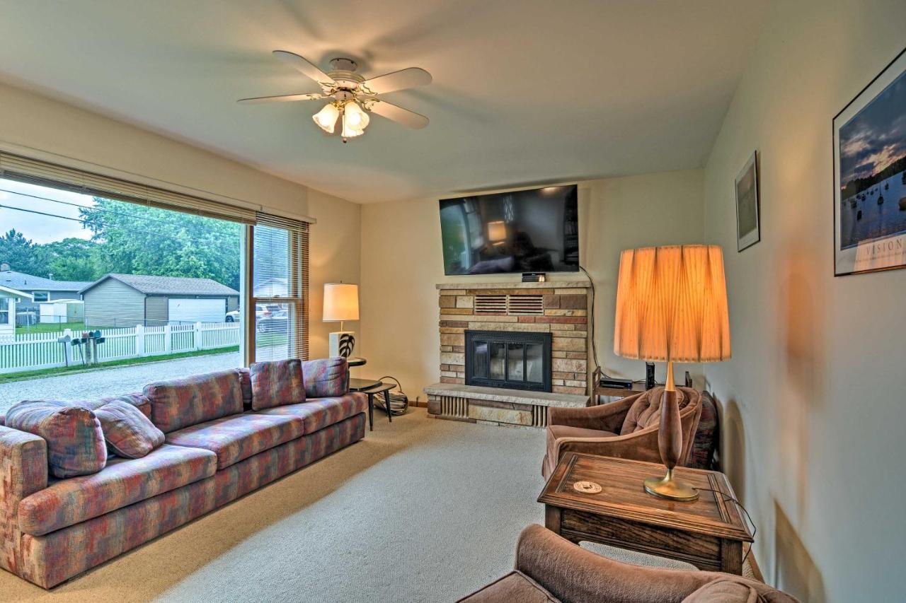 Lake Huron House With Grill And Beach Access! East Tawas Exteriér fotografie