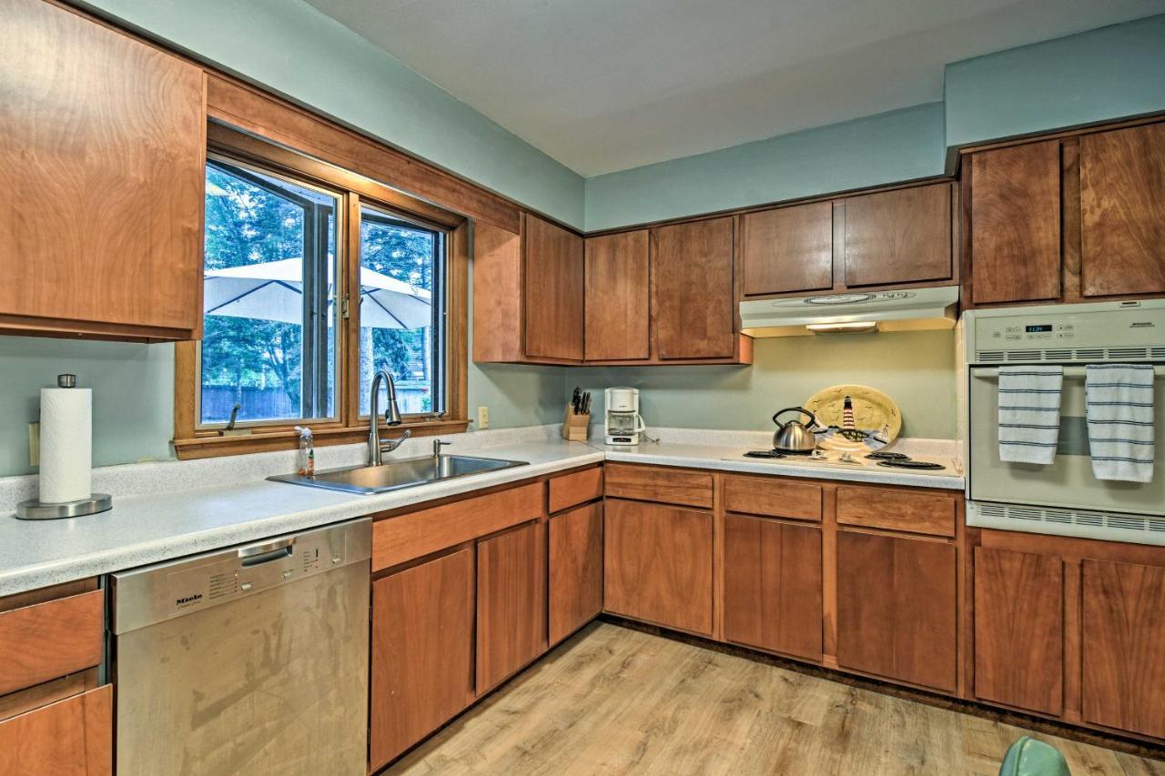 Lake Huron House With Grill And Beach Access! East Tawas Exteriér fotografie