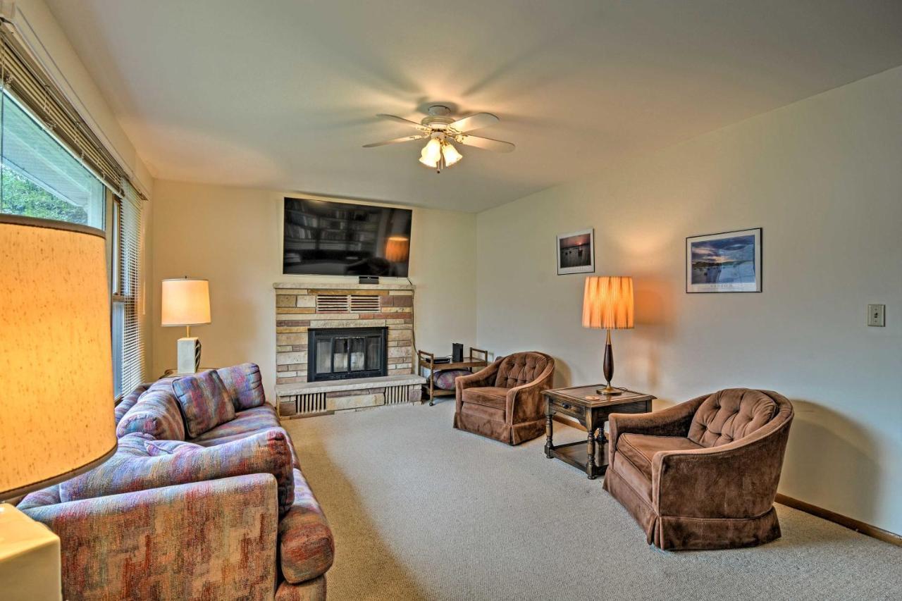 Lake Huron House With Grill And Beach Access! East Tawas Exteriér fotografie