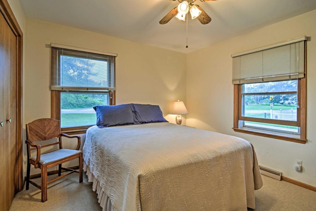 Lake Huron House With Grill And Beach Access! East Tawas Exteriér fotografie
