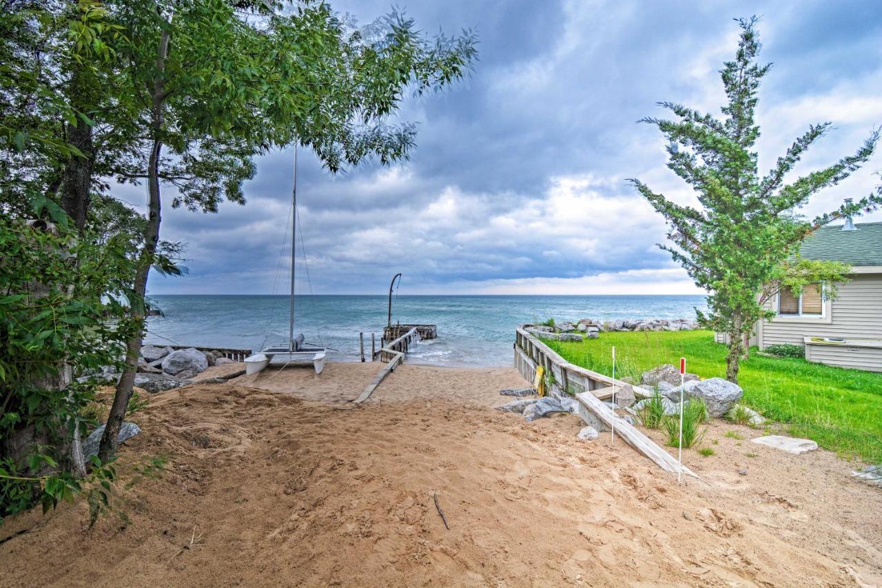 Lake Huron House With Grill And Beach Access! East Tawas Exteriér fotografie