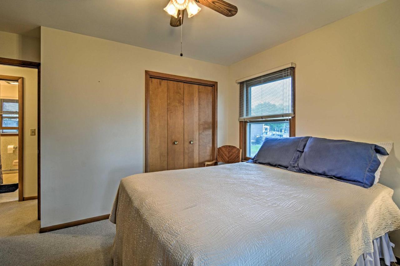 Lake Huron House With Grill And Beach Access! East Tawas Exteriér fotografie