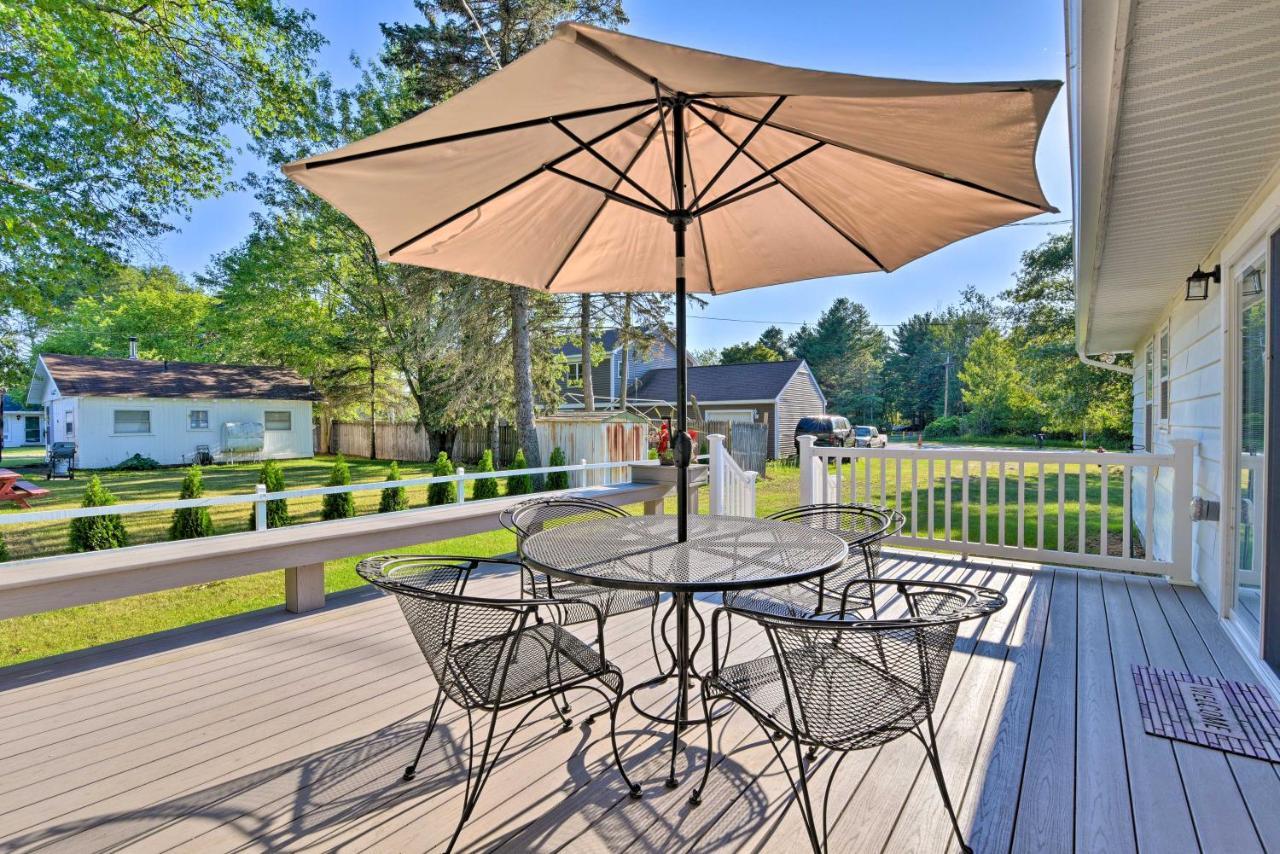 Lake Huron House With Grill And Beach Access! East Tawas Exteriér fotografie