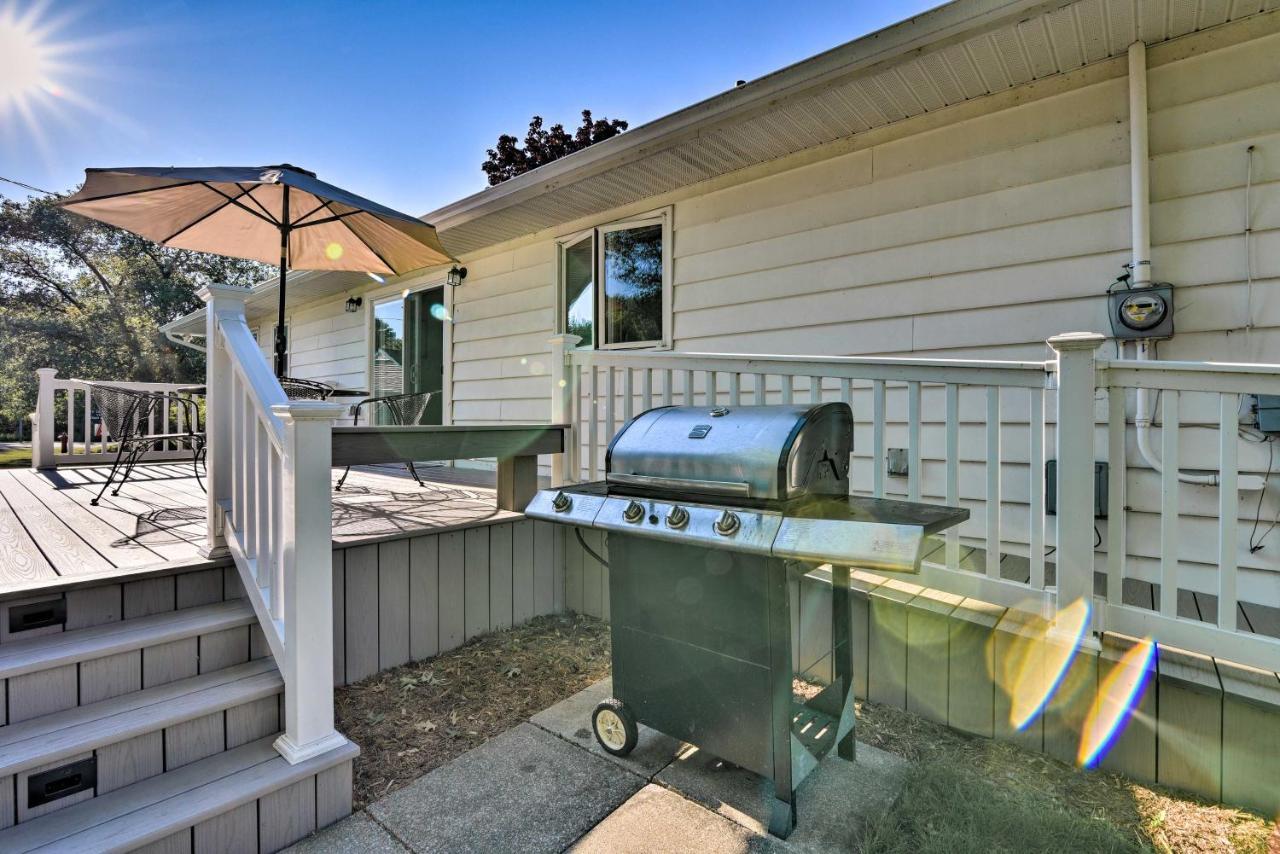 Lake Huron House With Grill And Beach Access! East Tawas Exteriér fotografie