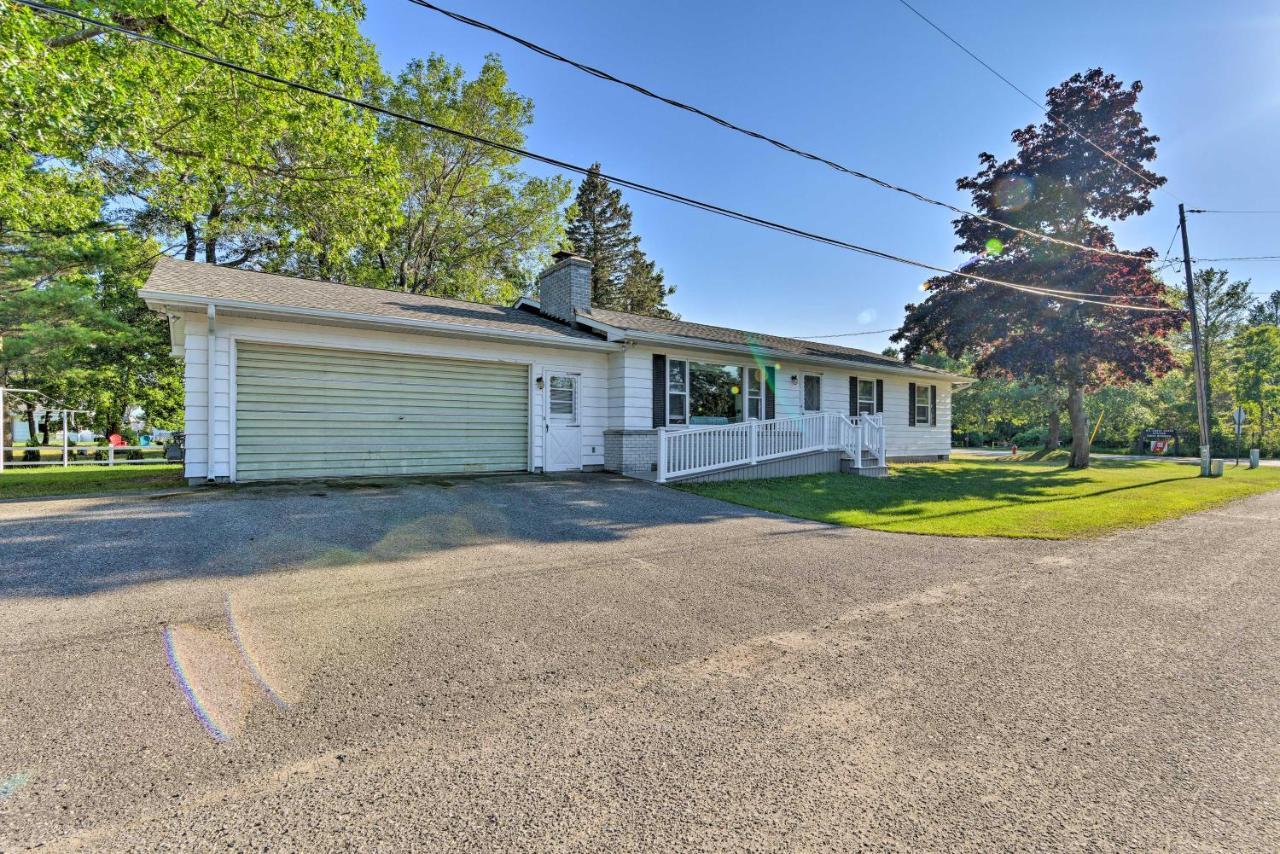 Lake Huron House With Grill And Beach Access! East Tawas Exteriér fotografie