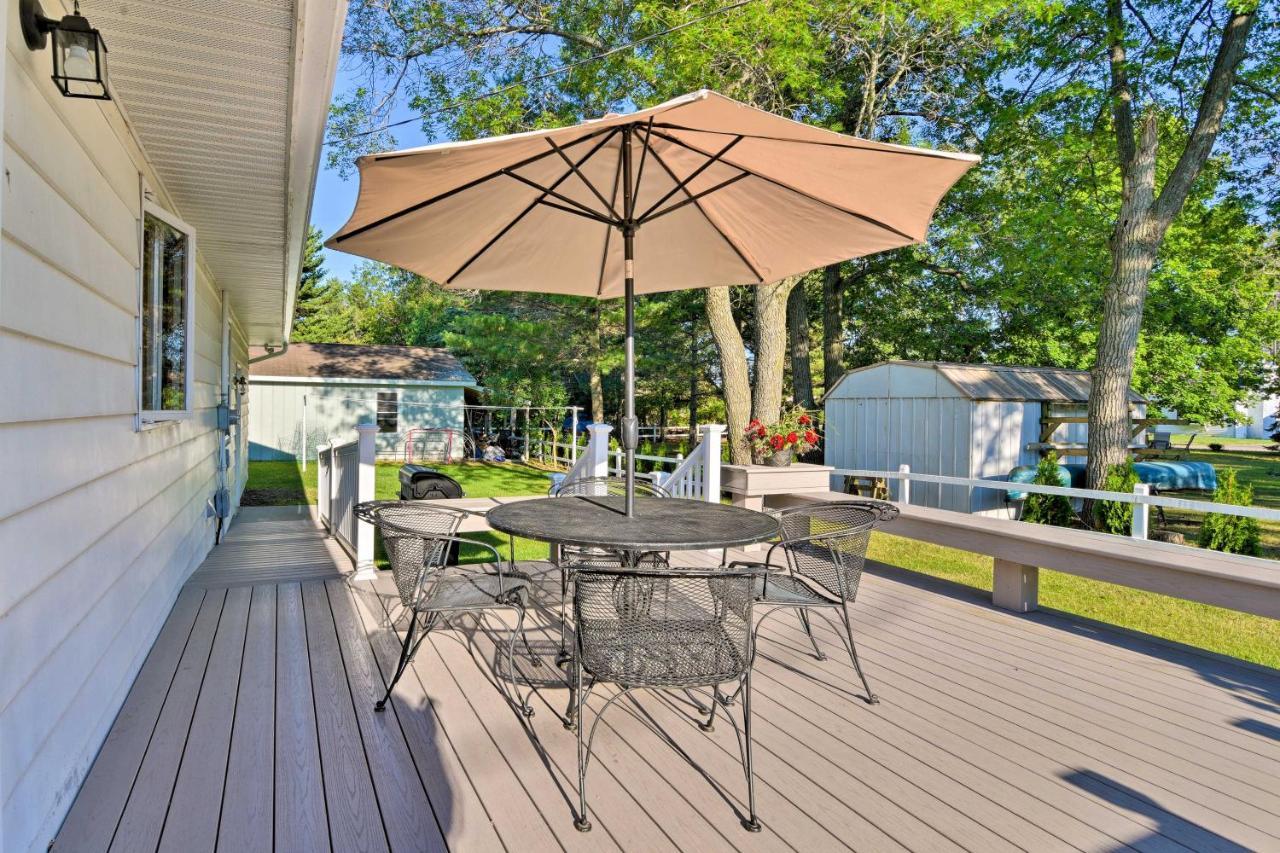 Lake Huron House With Grill And Beach Access! East Tawas Exteriér fotografie