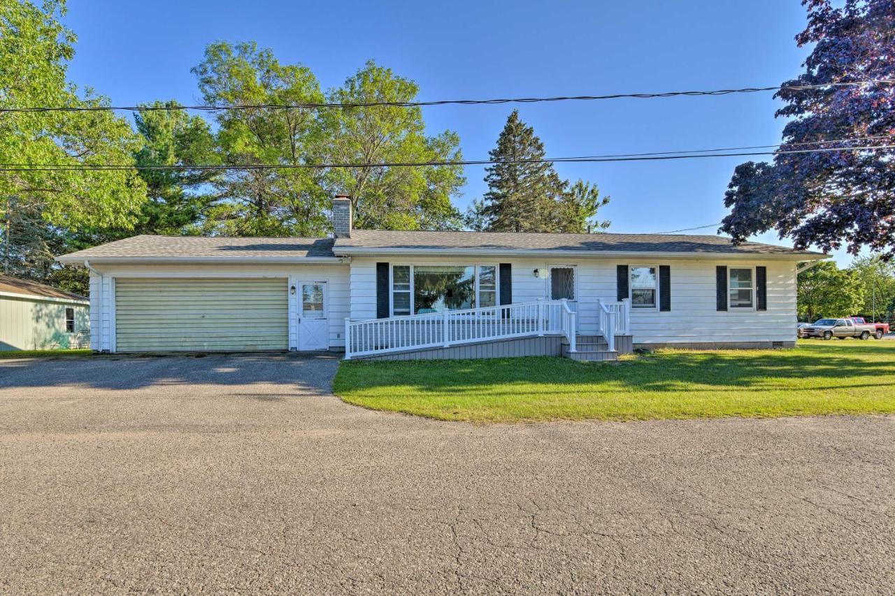 Lake Huron House With Grill And Beach Access! East Tawas Exteriér fotografie