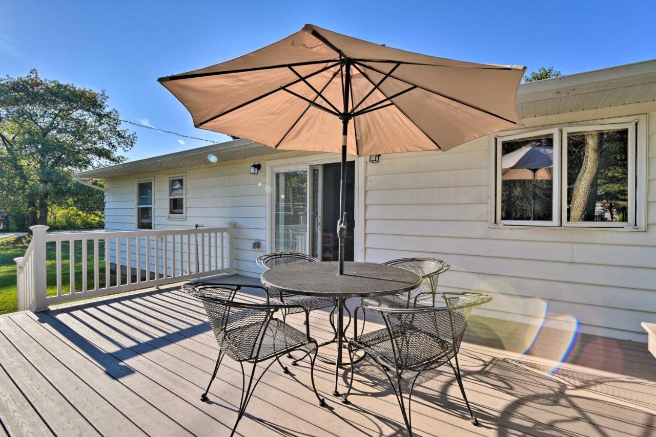 Lake Huron House With Grill And Beach Access! East Tawas Exteriér fotografie