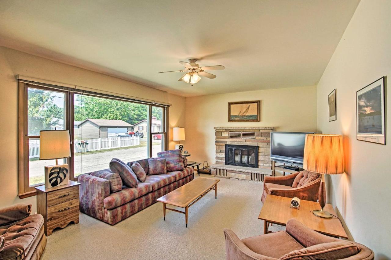 Lake Huron House With Grill And Beach Access! East Tawas Exteriér fotografie